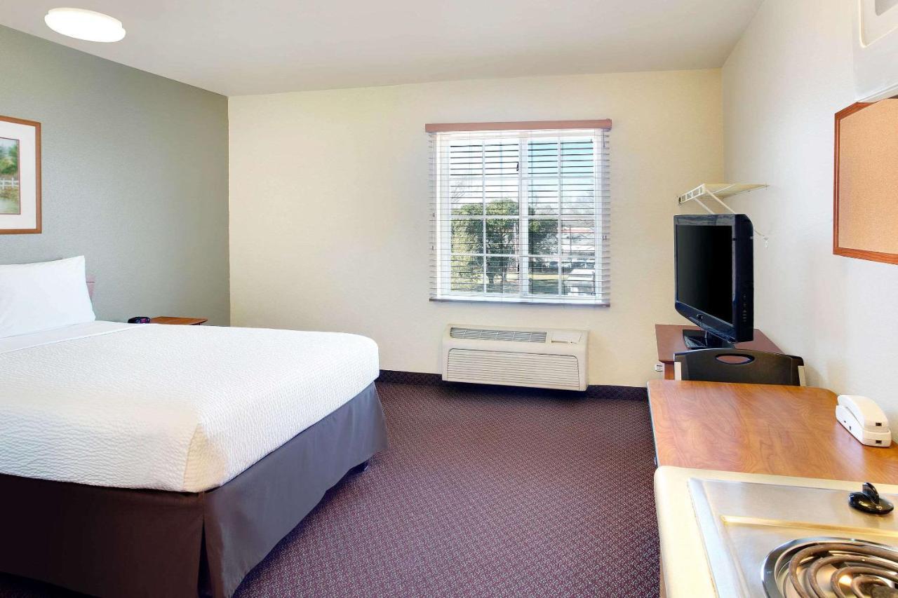 Woodspring Suites Baton Rouge East I-12 Экстерьер фото